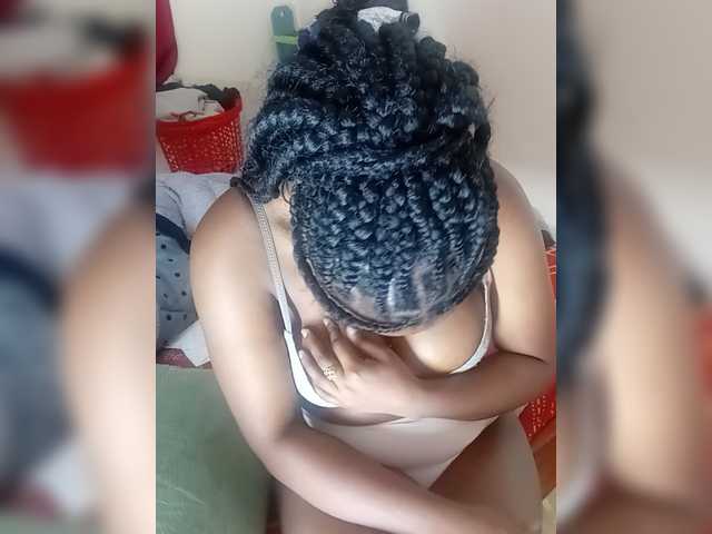 Prettyshe live cam on BongaCams