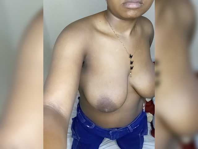 Prettyshe live cam on BongaCams