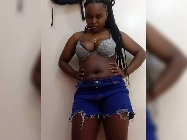 Prettyshe live cam on BongaCams