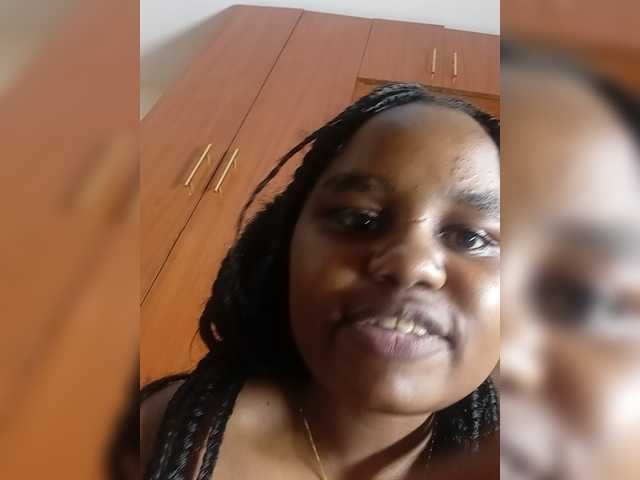 Prettyshe live cam on BongaCams