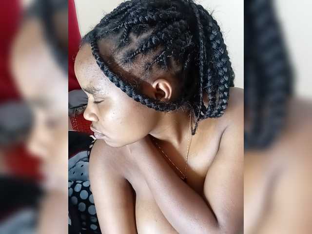 Prettyshe live cam on BongaCams