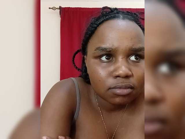 le modèle Prettyshe est en webcam porno dans un show sur le site bongacams, il possède les tags suivants: Ebony,Brunette,Shaved
