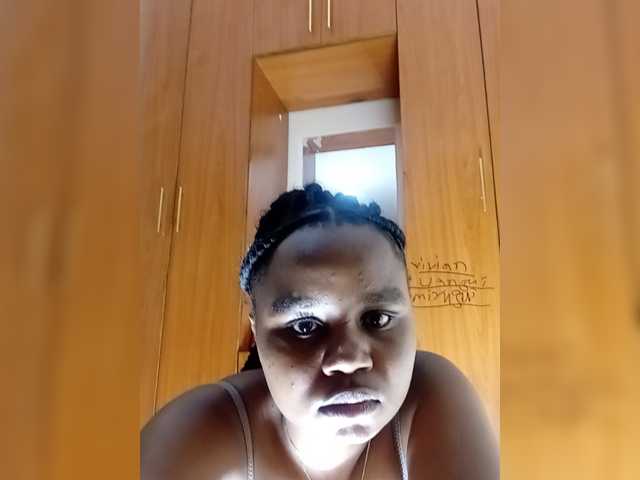 Prettyshe live cam on BongaCams