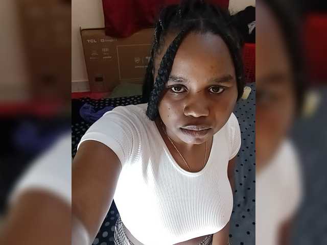 Prettyshe live cam on BongaCams