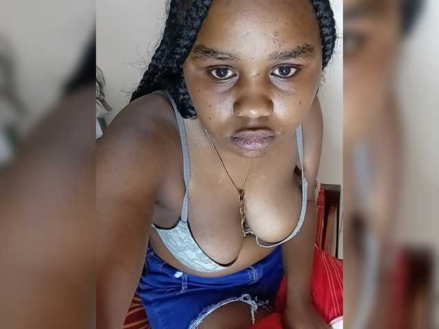 Prettyshe live cam on BongaCams
