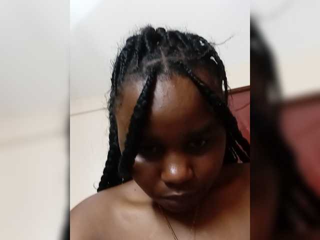 Prettyshe live cam on BongaCams