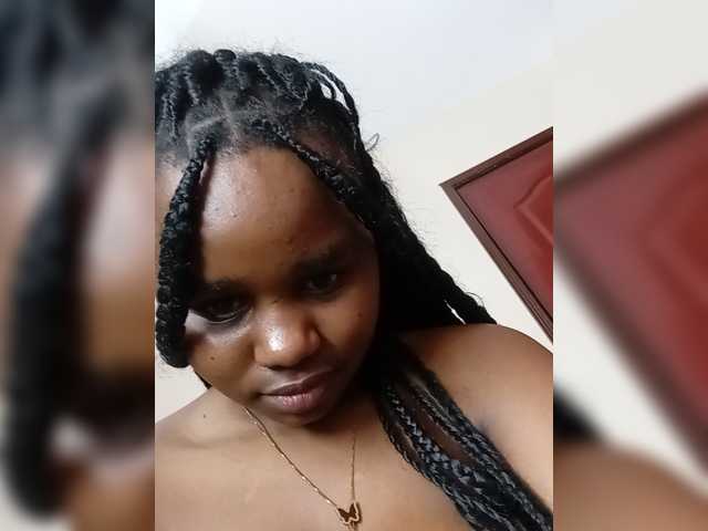 Prettyshe live cam on BongaCams