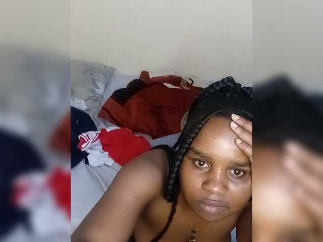 Prettyshe live cam on BongaCams