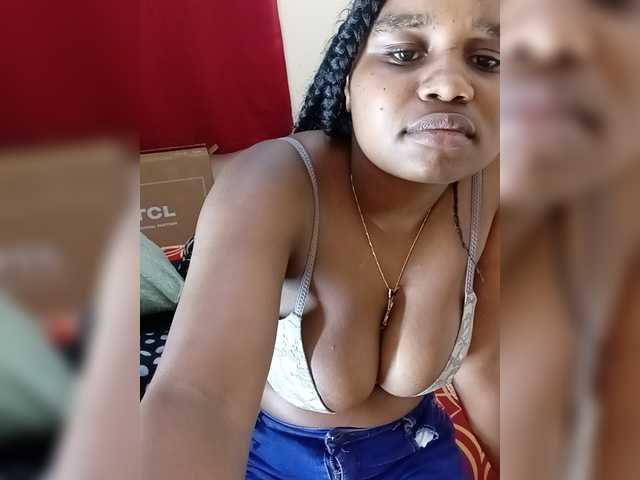 Prettyshe live cam on BongaCams