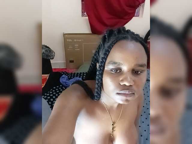 Prettyshe live cam on BongaCams