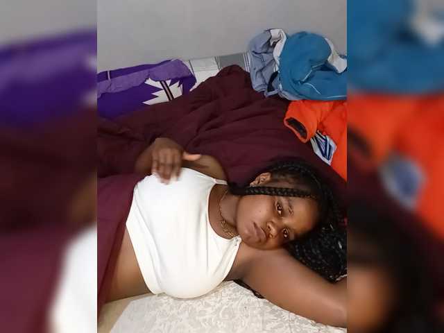 Prettyshe live cam on BongaCams