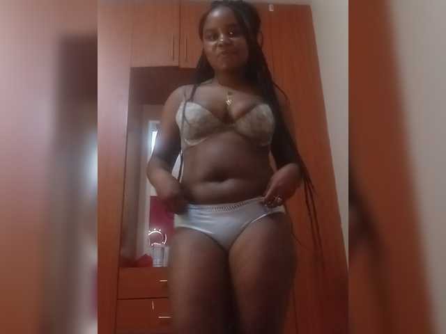 Prettyshe live cam on BongaCams