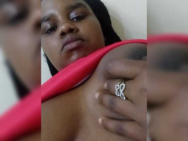 Prettyshe live cam on BongaCams