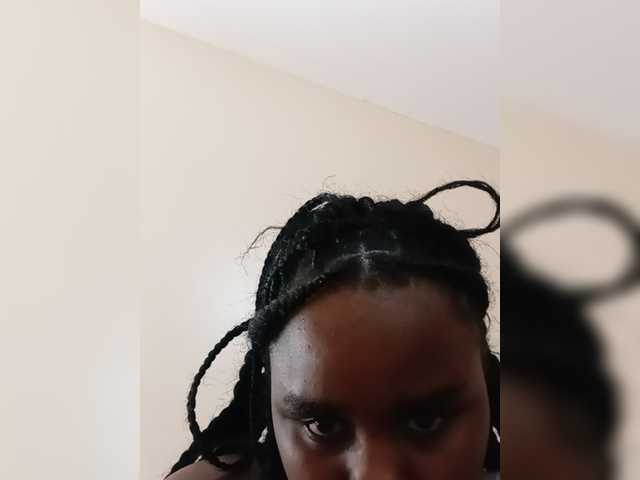 Prettyshe live cam on BongaCams