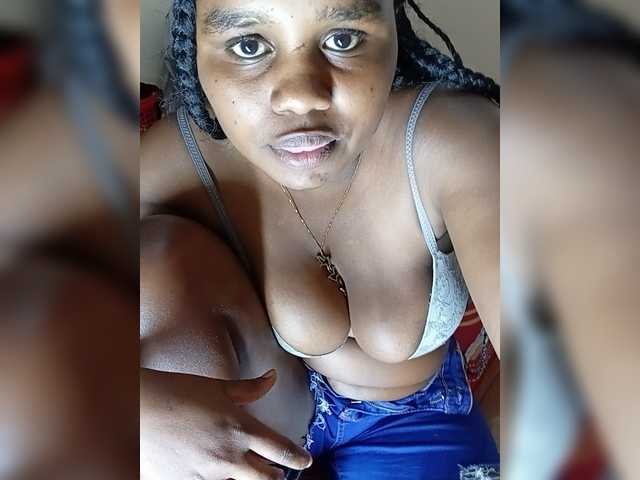 Prettyshe live cam on BongaCams