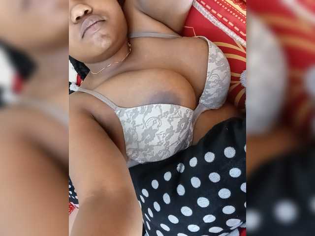 Prettyshe live cam on BongaCams