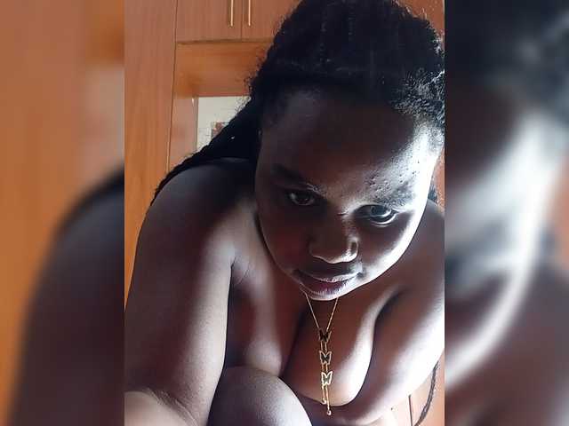 Prettyshe live cam on BongaCams
