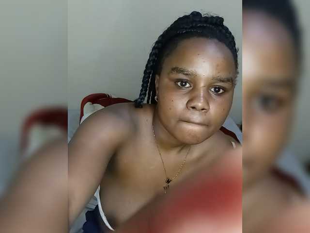 Prettyshe live cam on BongaCams
