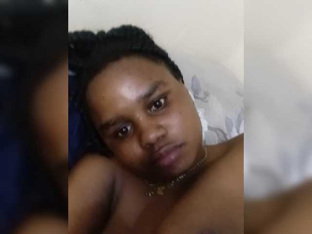 Prettyshe live cam on BongaCams