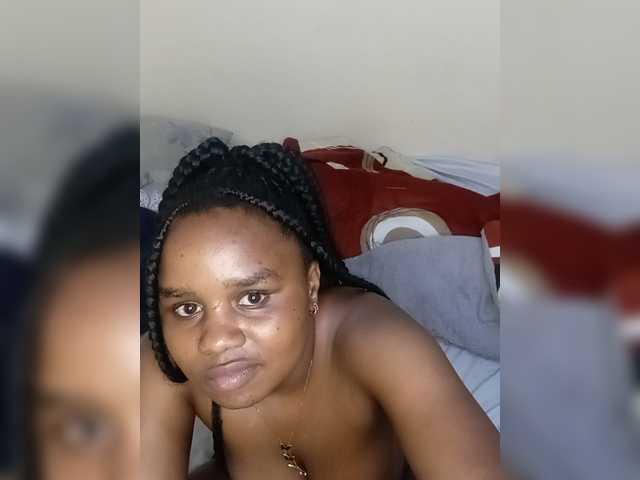Prettyshe live cam on BongaCams