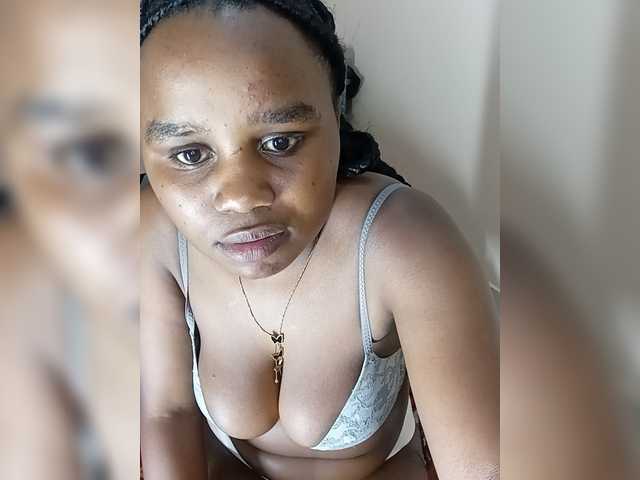 Prettyshe live cam on BongaCams