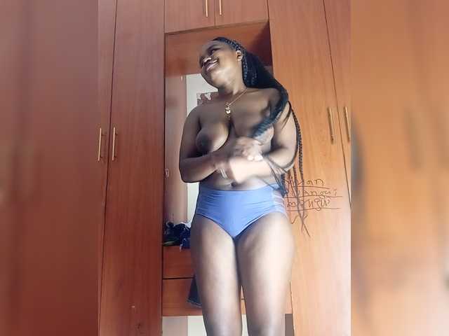 Prettyshe live cam on BongaCams