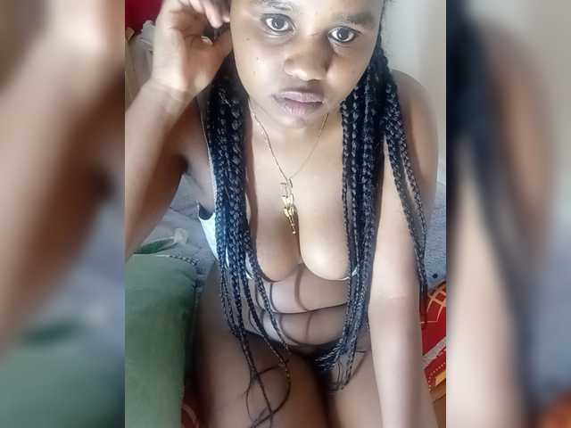 Prettyshe live cam on BongaCams