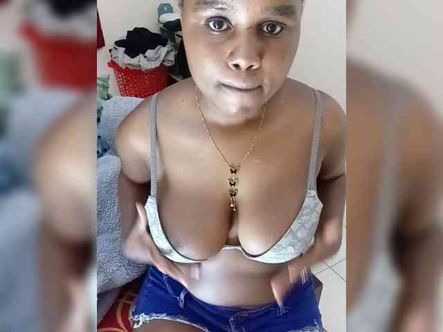 Prettyshe webcam