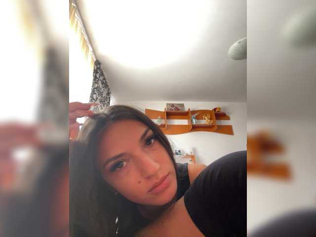 MollyCollyy live cam on BongaCams
