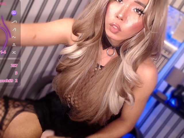 KattieFlirty11 live cam