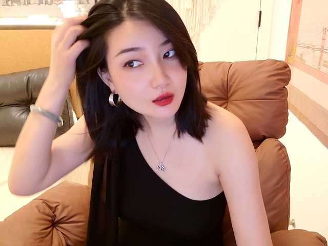 Yanzi live cam on BongaCams