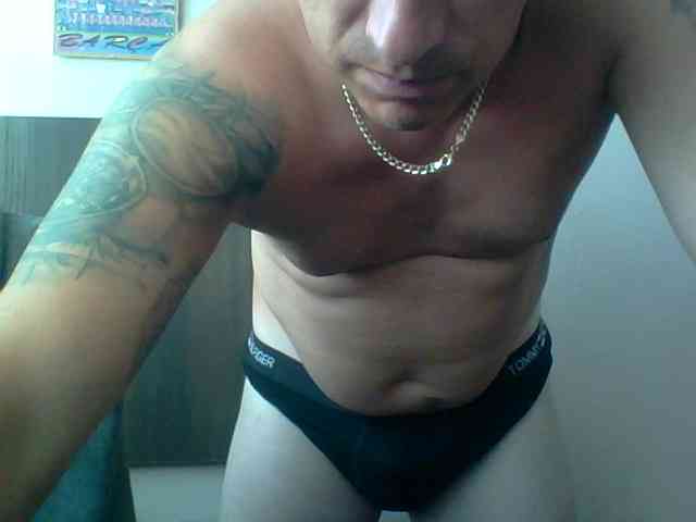 pirate22480-1 Live Webcam on BongaCams
