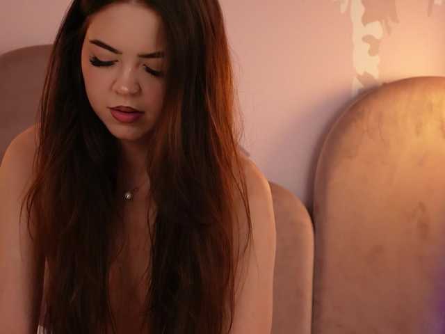 CoraEast live cam on BongaCams