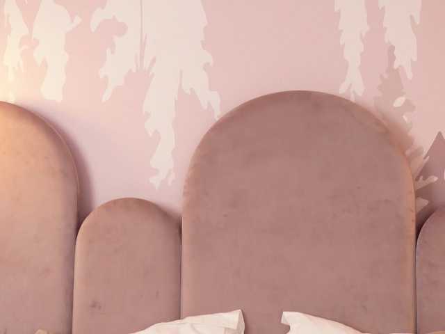 CoraEast live cam on BongaCams