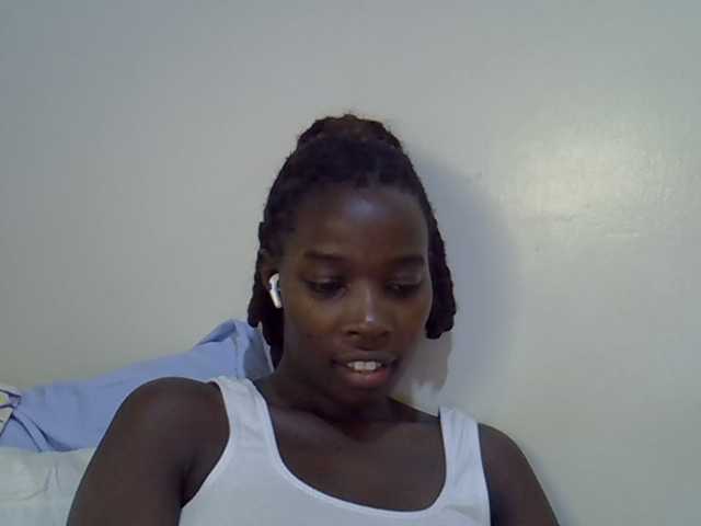 miss-vibes live cam on BongaCams