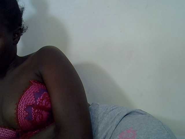 miss-vibes live cam on BongaCams