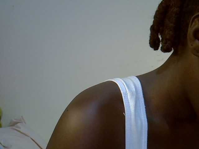 miss-vibes live cam on BongaCams