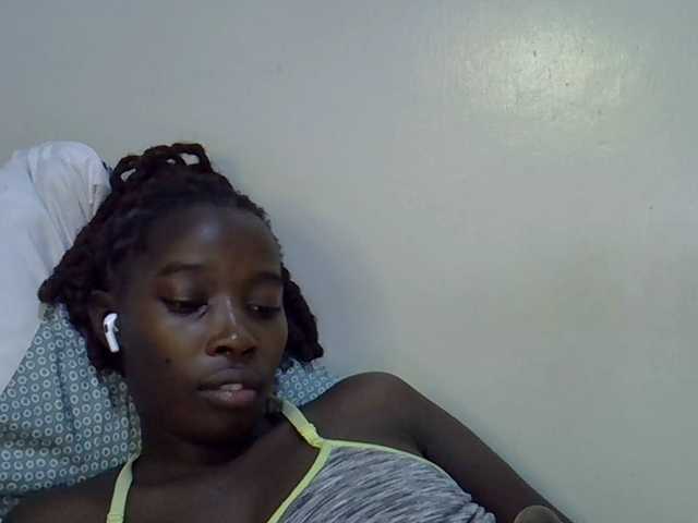 miss-vibes live cam on BongaCams