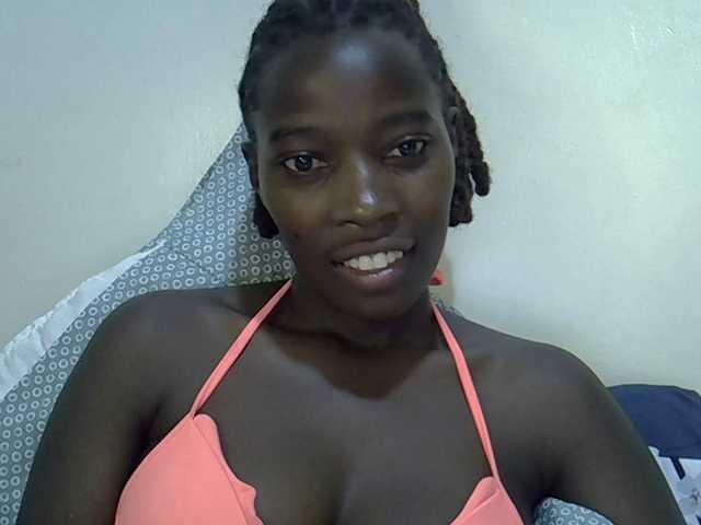 miss-vibes live cam on BongaCams