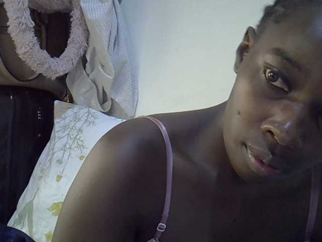 miss-vibes live cam on BongaCams