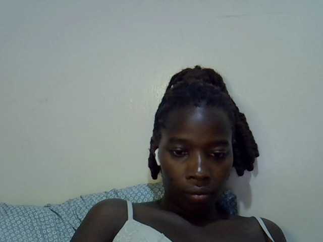 miss-vibes live cam on BongaCams
