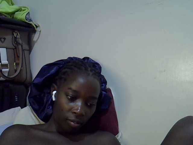 miss-vibes live cam on BongaCams