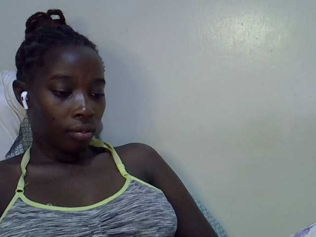 miss-vibes live cam on BongaCams