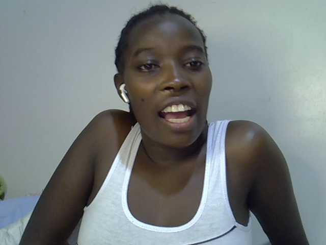 miss-vibes live cam on BongaCams