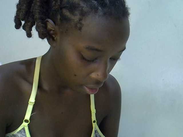 miss-vibes live cam on BongaCams