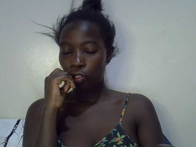 miss-vibes live cam on BongaCams