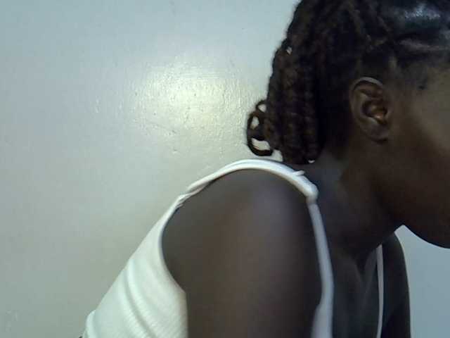 miss-vibes live cam on BongaCams