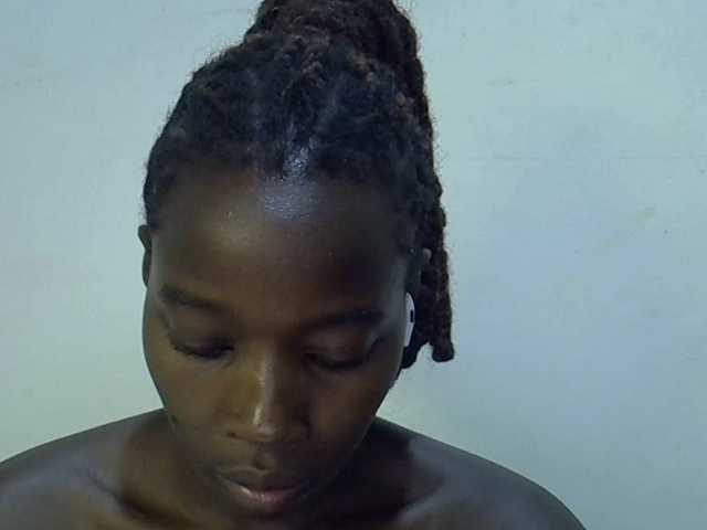 miss-vibes live cam on BongaCams