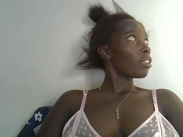 miss-vibes live cam on BongaCams