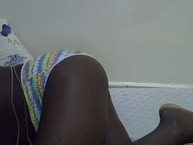 miss-vibes live cam on BongaCams